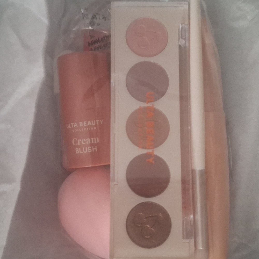 Ulta BEAUTY Set - Picture 4 of 5